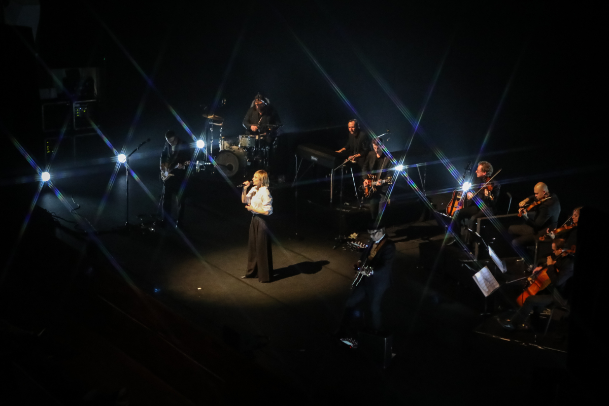 Hooverphonic and Strings Hooverphonic @ Muziekgebouw Eindhoven, picture 22, photographed by Kitty van de Waart - FrontView Magazine