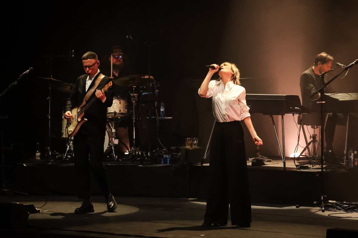 Hooverphonic and Strings Hooverphonic @ Muziekgebouw Eindhoven, picture 25, photographed by Kitty van de Waart - FrontView Magazine