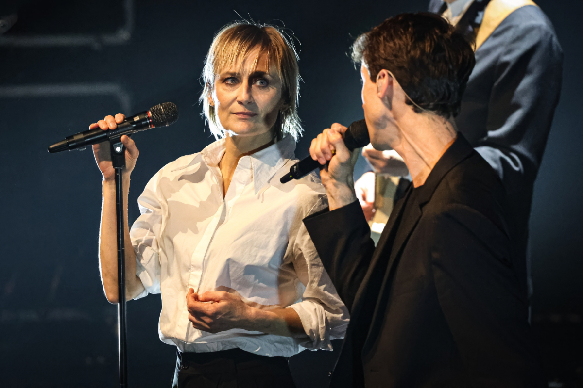 Hooverphonic and Strings Hooverphonic @ Muziekgebouw Eindhoven, picture 29, photographed by Kitty van de Waart - FrontView Magazine
