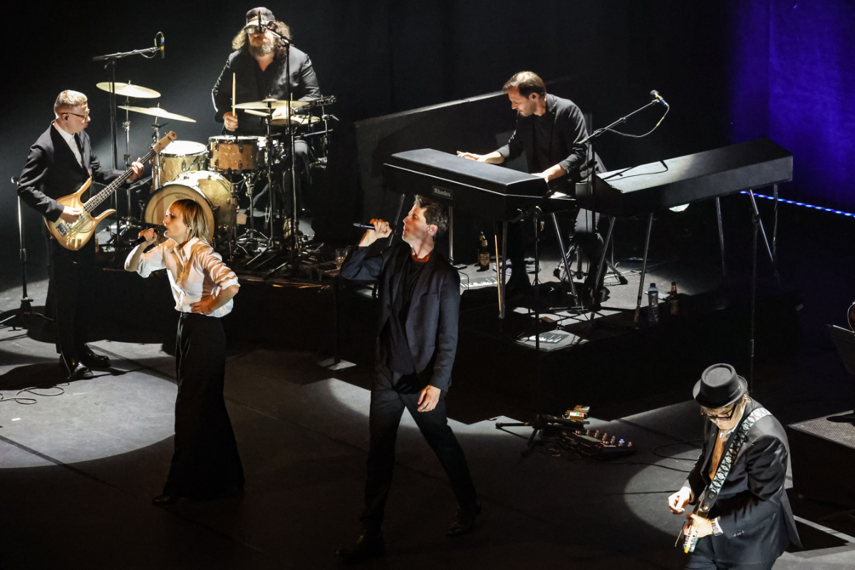 Hooverphonic and Strings Hooverphonic @ Muziekgebouw Eindhoven, picture 33, photographed by Kitty van de Waart - FrontView Magazine