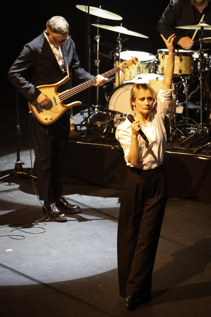 Hooverphonic and Strings Hooverphonic @ Muziekgebouw Eindhoven, picture 34, photographed by Kitty van de Waart - FrontView Magazine