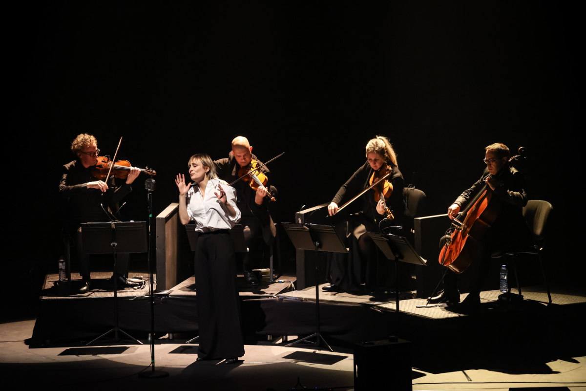 Hooverphonic and Strings Hooverphonic @ Muziekgebouw Eindhoven, picture 36, photographed by Kitty van de Waart - FrontView Magazine