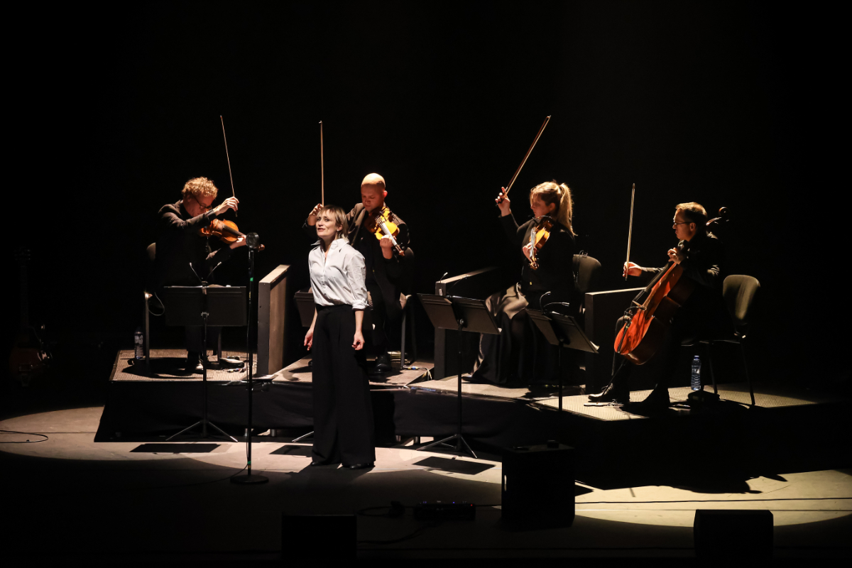 Hooverphonic and Strings Hooverphonic @ Muziekgebouw Eindhoven, picture 38, photographed by Kitty van de Waart - FrontView Magazine
