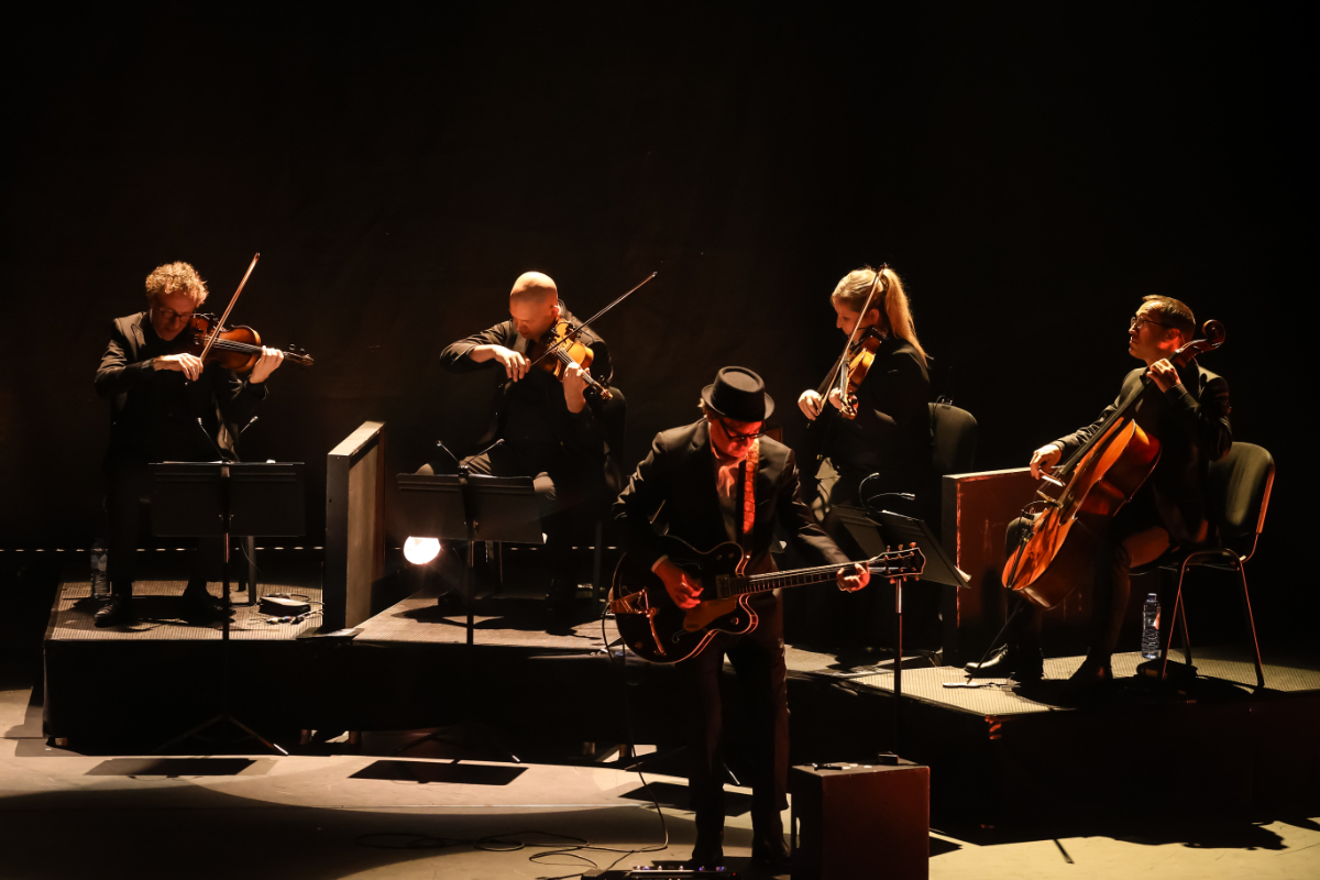 Hooverphonic and Strings Hooverphonic @ Muziekgebouw Eindhoven, picture 40, photographed by Kitty van de Waart - FrontView Magazine