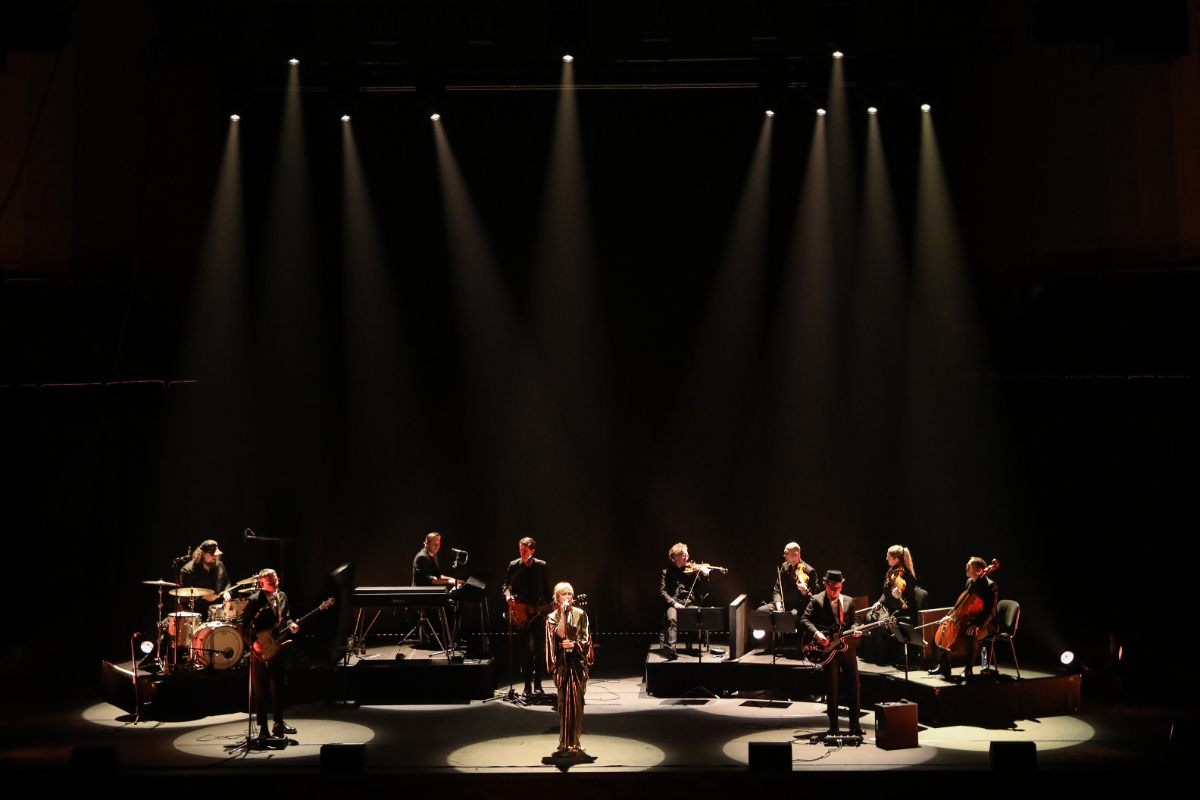 Hooverphonic and Strings Hooverphonic @ Muziekgebouw Eindhoven, picture 43, photographed by Kitty van de Waart - FrontView Magazine