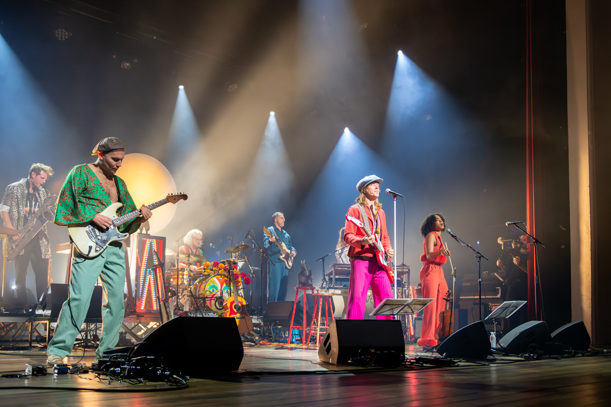 Stef Kamil Carlens & The Swoon @ De Roma, picture 3, photographed by Bart Janssens - FrontView Magazine