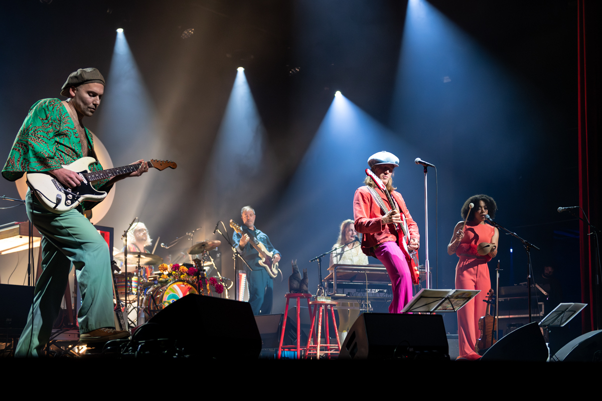 Stef Kamil Carlens & The Swoon @ De Roma, picture 8, photographed by Bart Janssens - FrontView Magazine