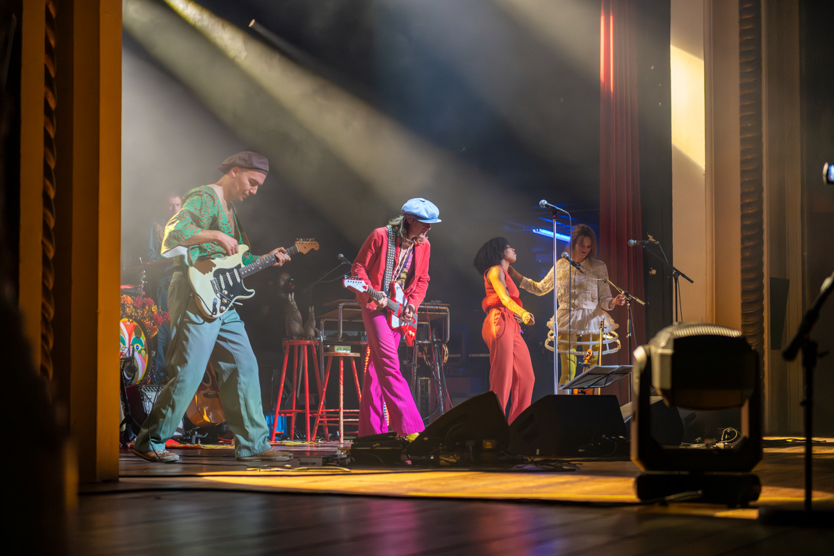 Stef Kamil Carlens & The Swoon @ De Roma, picture 11, photographed by Bart Janssens - FrontView Magazine