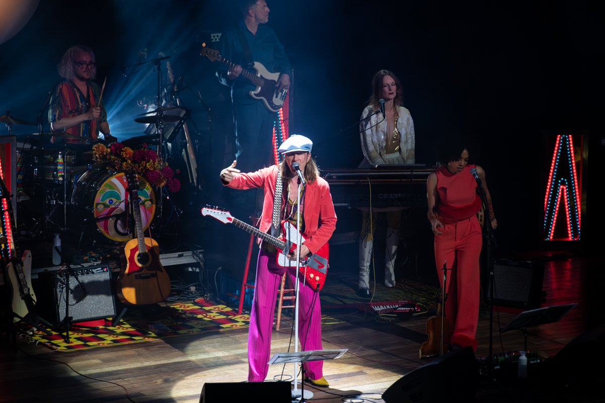 Stef Kamil Carlens & The Swoon @ De Roma, picture 14, photographed by Bart Janssens - FrontView Magazine