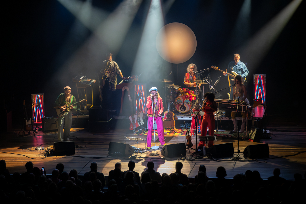 Stef Kamil Carlens & The Swoon @ De Roma, picture 17, photographed by Bart Janssens - FrontView Magazine