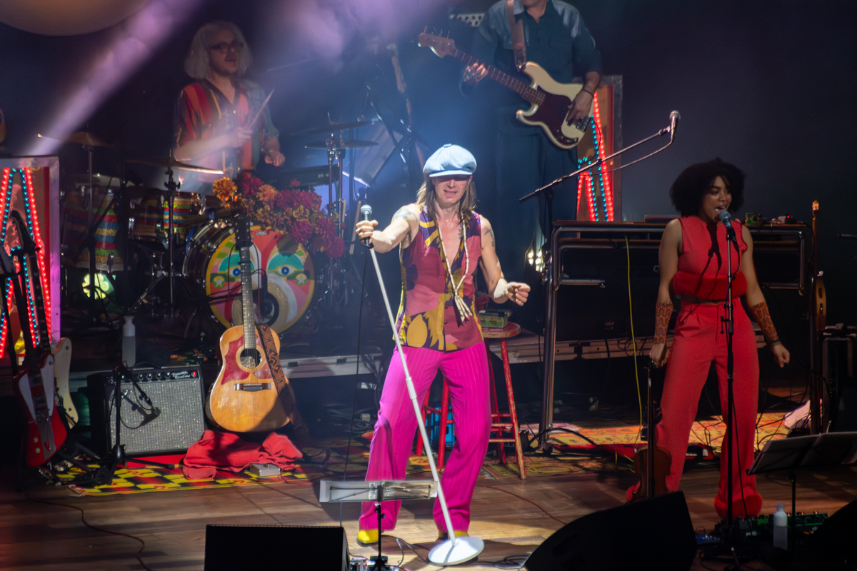 Stef Kamil Carlens & The Swoon @ De Roma, picture 22, photographed by Bart Janssens - FrontView Magazine