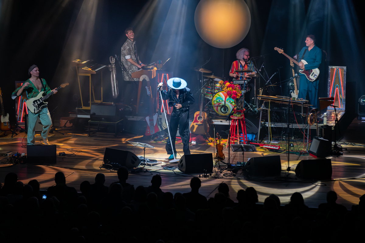 Stef Kamil Carlens & The Swoon @ De Roma, picture 24, photographed by Bart Janssens - FrontView Magazine