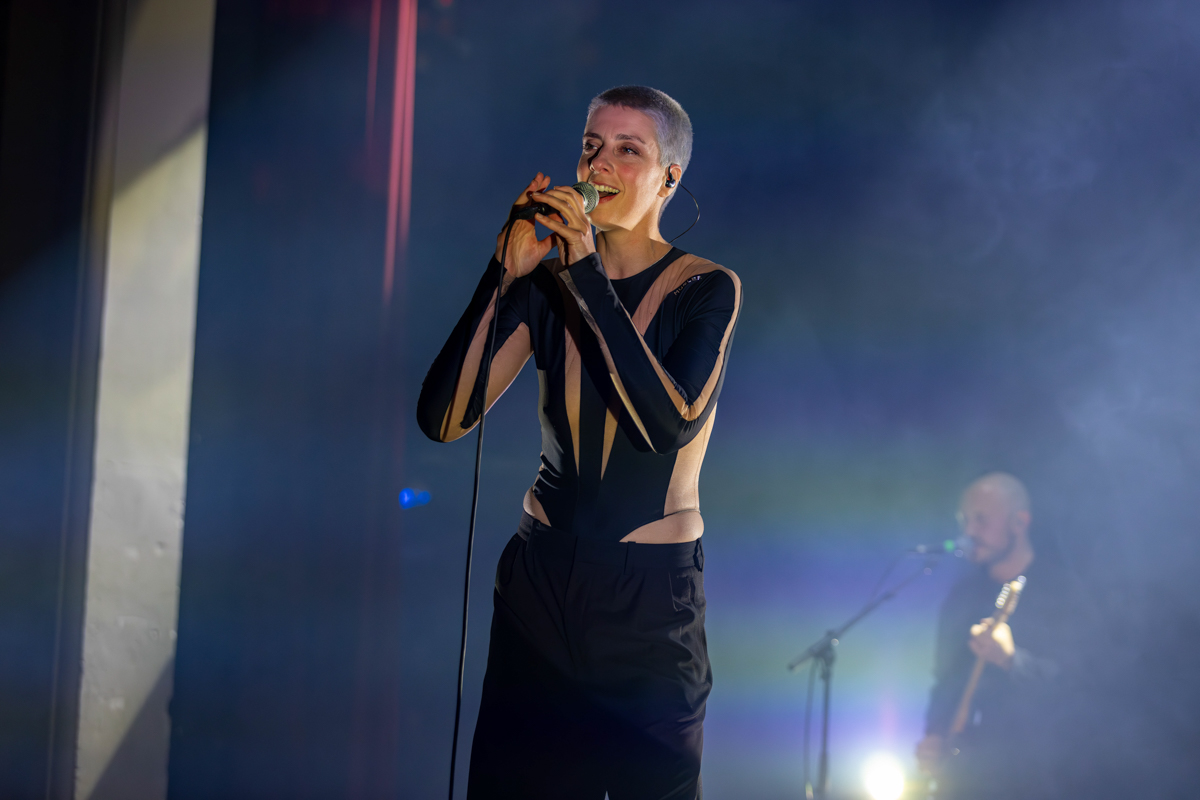 Elders @ De Roma, picture 2, photographed by dirk janssens - FrontView Magazine