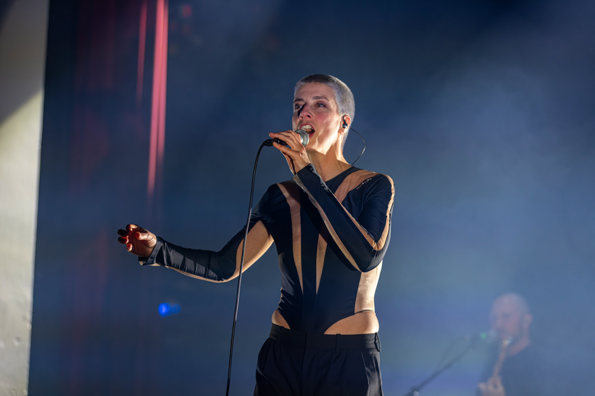 Elders @ De Roma, picture 3, photographed by dirk janssens - FrontView Magazine