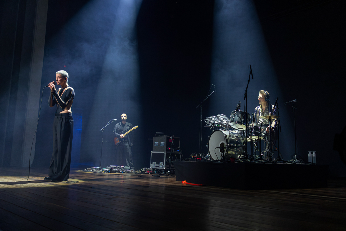 Elders @ De Roma, picture 9, photographed by dirk janssens - FrontView Magazine