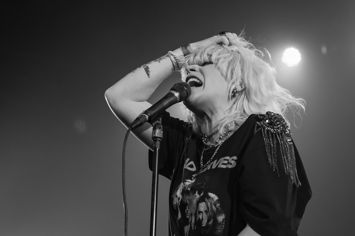 Black Mirrors @ Tough Enough Botanique, picture 6, photographed by Koen Marcoen - FrontView Magazine
