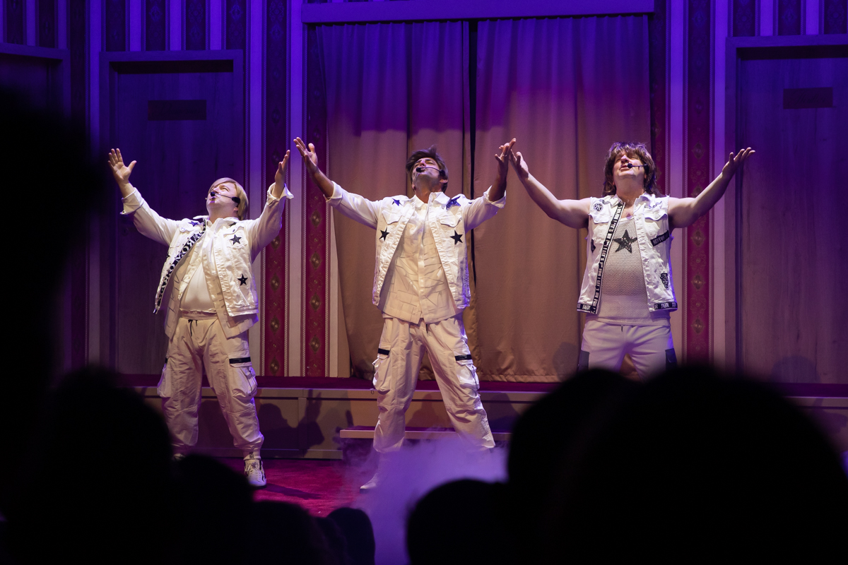 Première Christmas Comeback @ Fakkeltheater - Rode Zaal, foto 27, foto's door Goele Bormans - FrontView Magazine