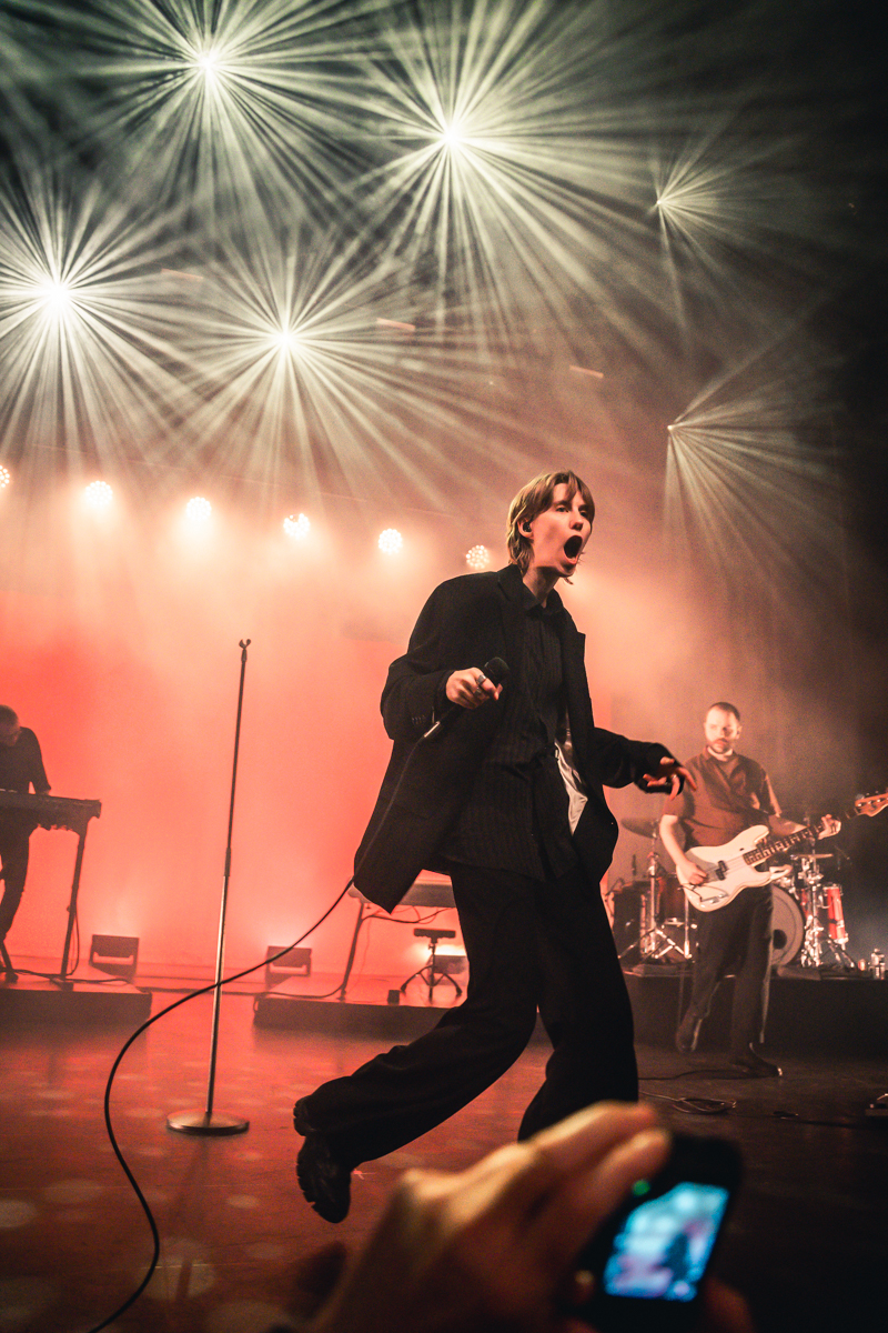 Whispering Sons @ AB, picture 3, photographed by Jelle Meersschaut - FrontView Magazine