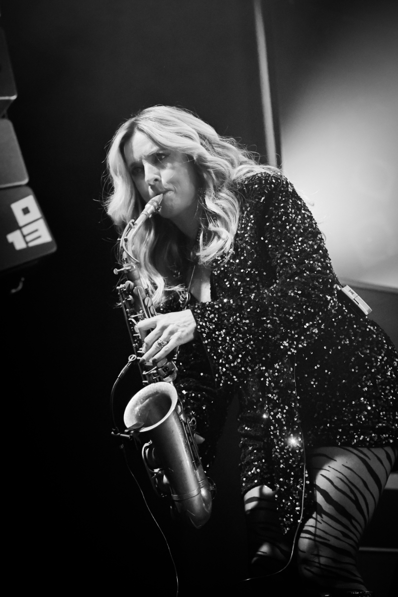 Candy Dulfer - We funk harder @ Poppodium 013, foto 17, foto's door Kitty van de Waart - FrontView Magazine