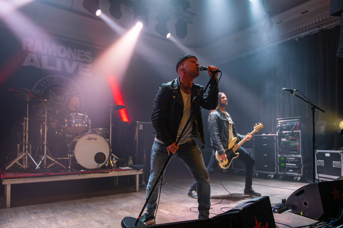 Ramones Alive @ De Casino, picture 1, photographed by Bart Janssens - FrontView Magazine