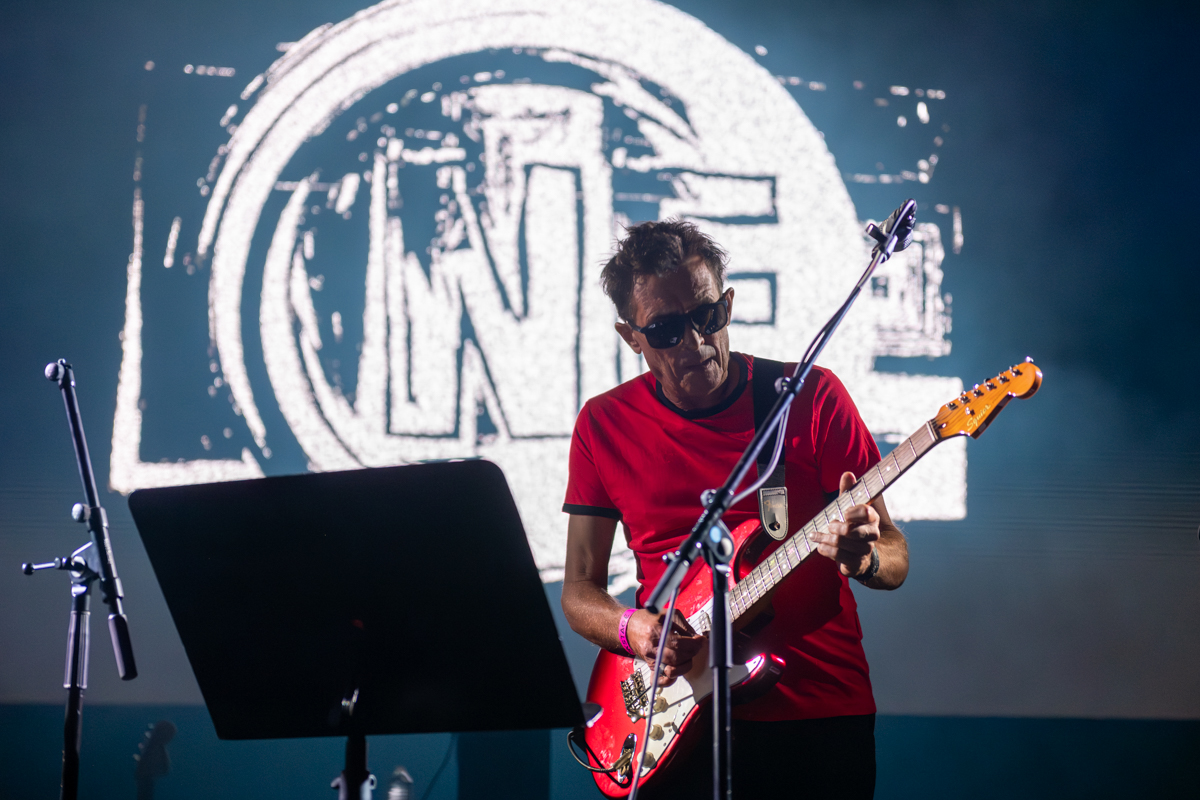 Neon electronics @ Vooruit, picture 2, photographed by Bart Janssens - FrontView Magazine