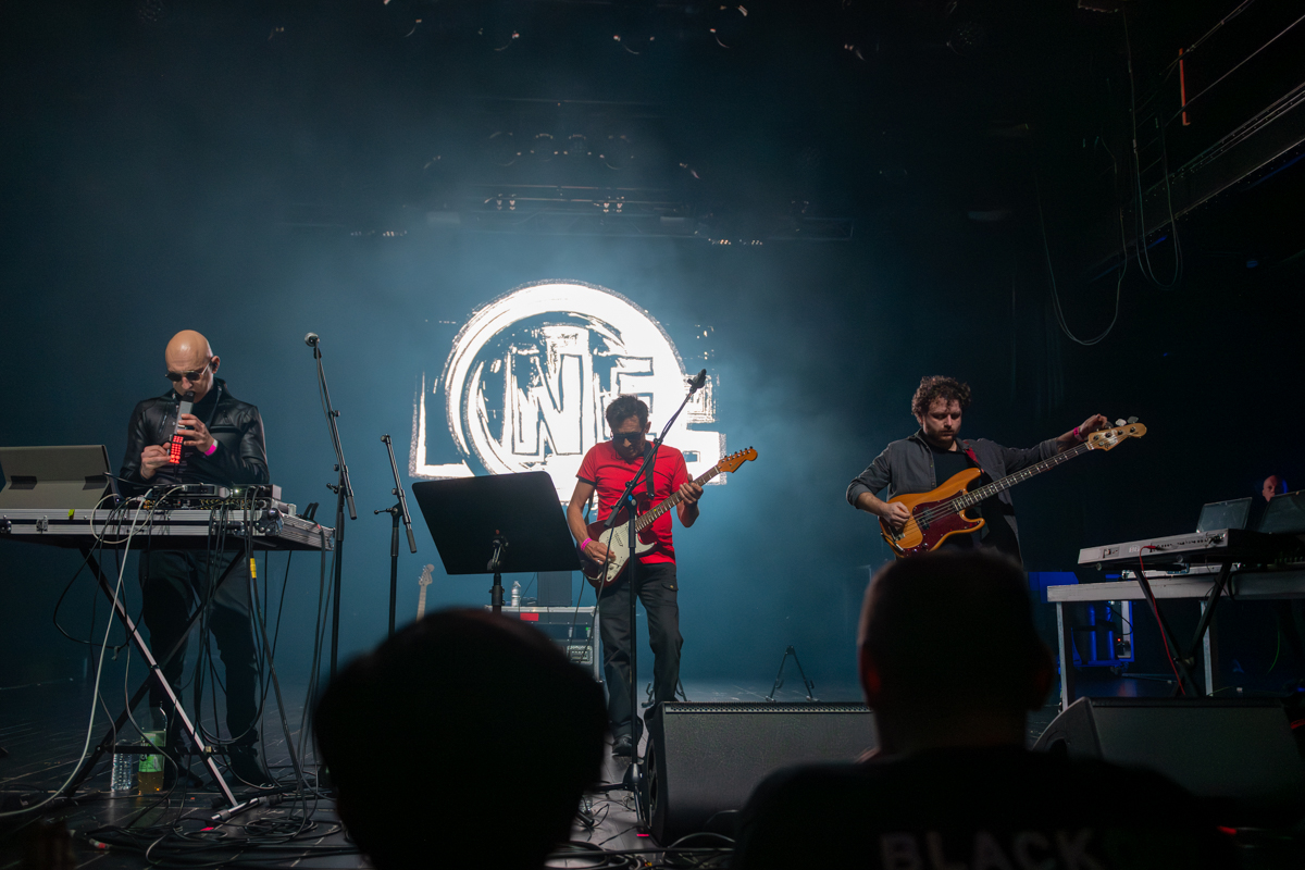 Neon electronics @ Vooruit, picture 4, photographed by Bart Janssens - FrontView Magazine