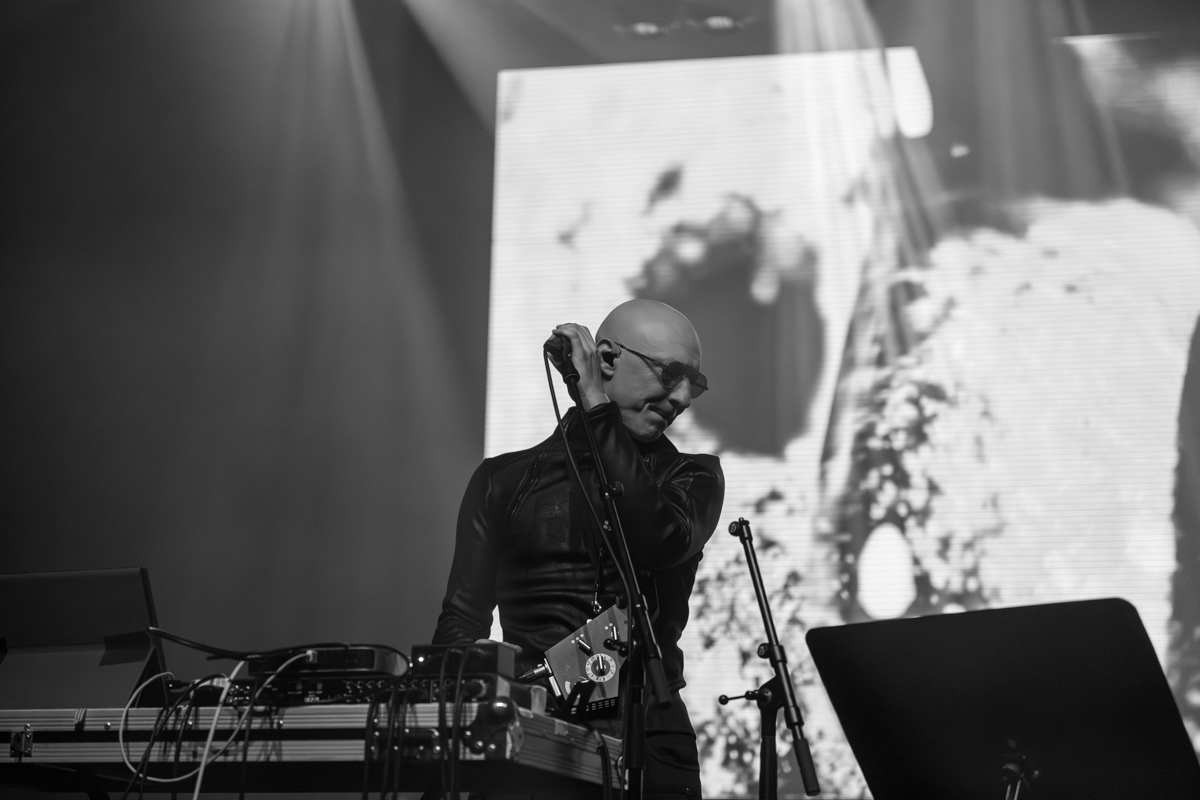 Neon electronics @ Vooruit, picture 10, photographed by Bart Janssens - FrontView Magazine
