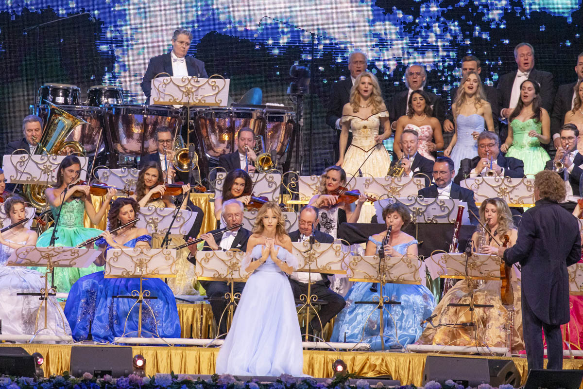 André Rieu Nieuwjaarsconcert 2025 @ sportpaleis, foto 26, foto's door dirk janssens - FrontView Magazine