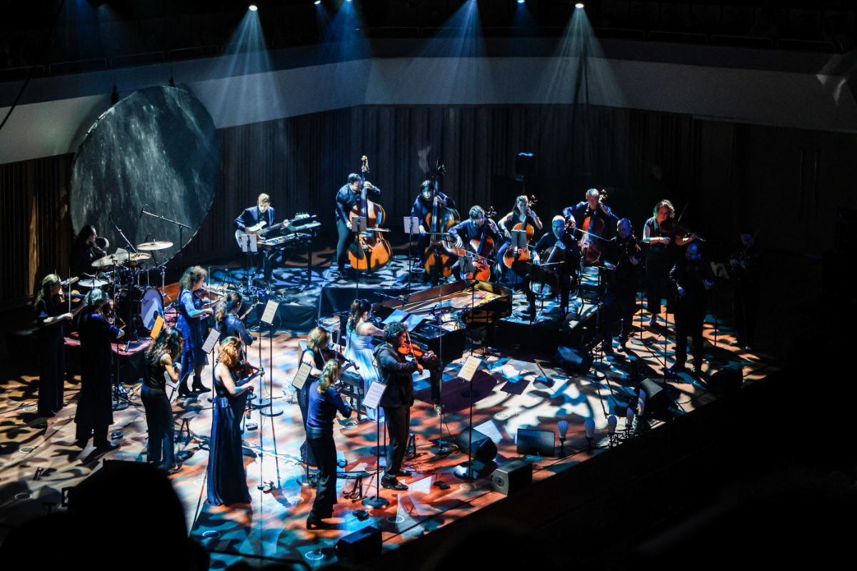 Karsu & Amsterdam Sinfonietta @ Muziekgebouw Eindhoven, foto 11, foto's door Kitty van de Waart - FrontView Magazine