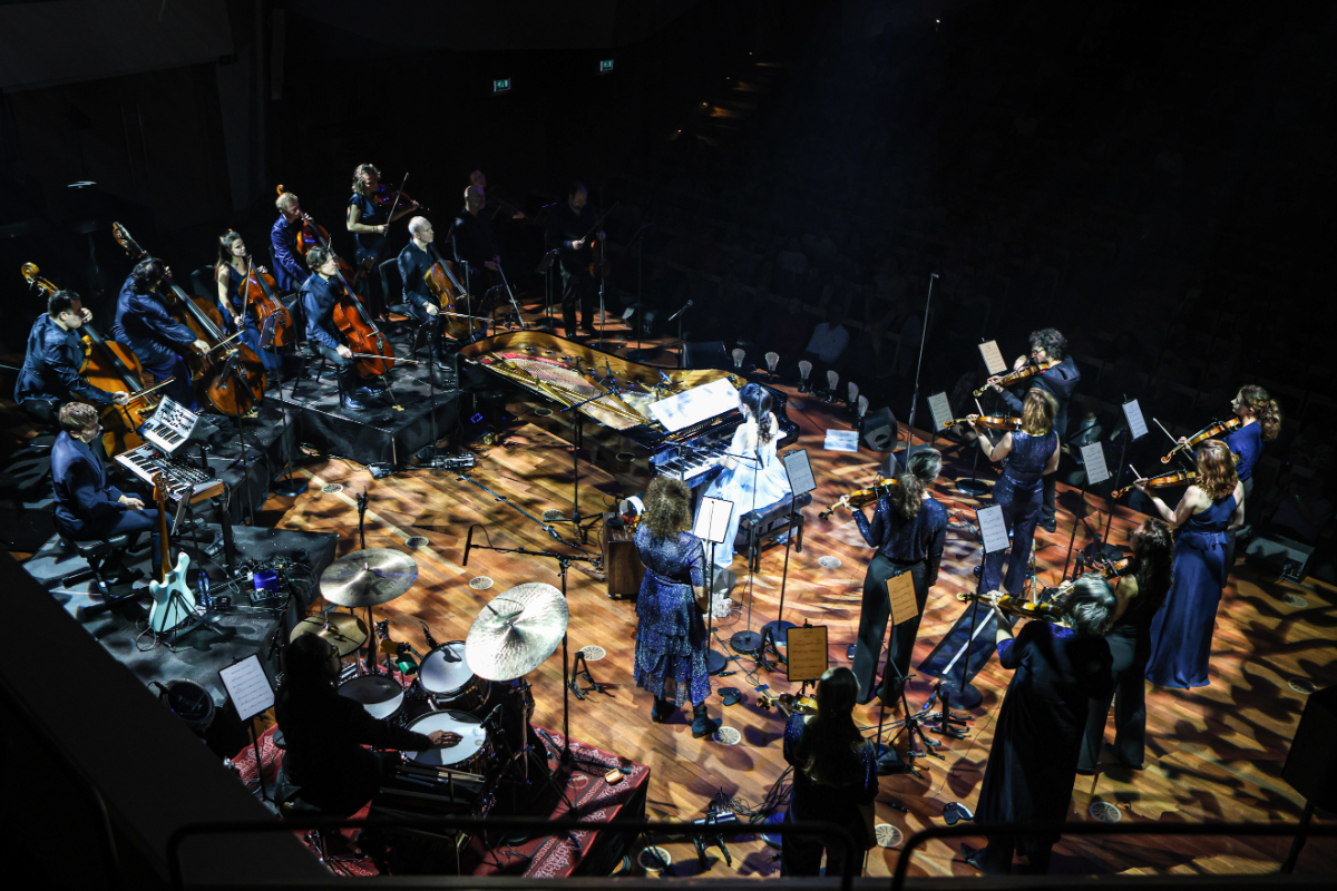 Karsu & Amsterdam Sinfonietta @ Muziekgebouw Eindhoven, foto 18, foto's door Kitty van de Waart - FrontView Magazine