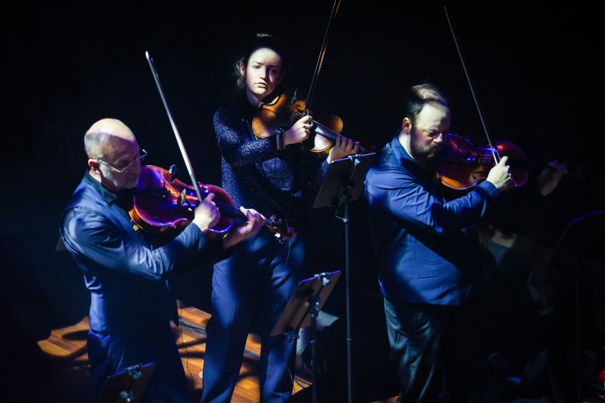 Karsu & Amsterdam Sinfonietta @ Muziekgebouw Eindhoven, foto 38, foto's door Kitty van de Waart - FrontView Magazine