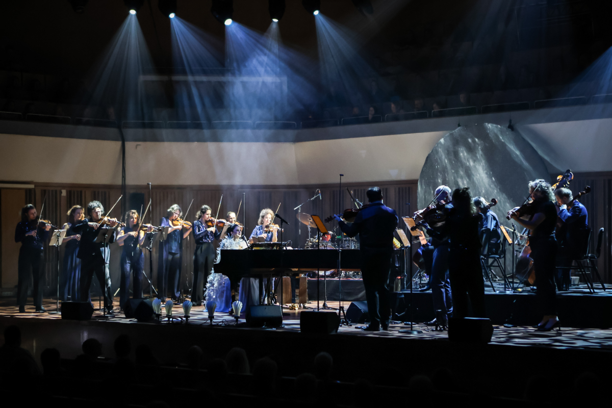 Karsu & Amsterdam Sinfonietta @ Muziekgebouw Eindhoven, foto 40, foto's door Kitty van de Waart - FrontView Magazine