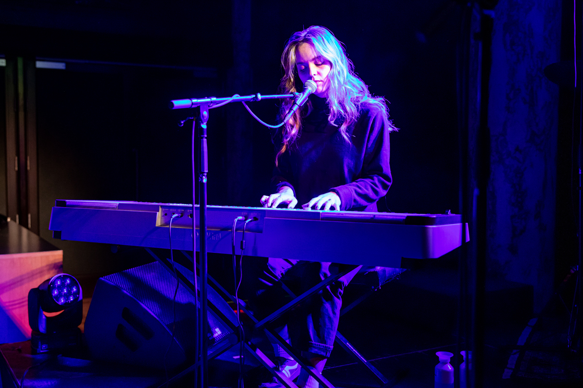 Alice Mae @ De Roma, picture 2, photographed by dirk janssens - FrontView Magazine
