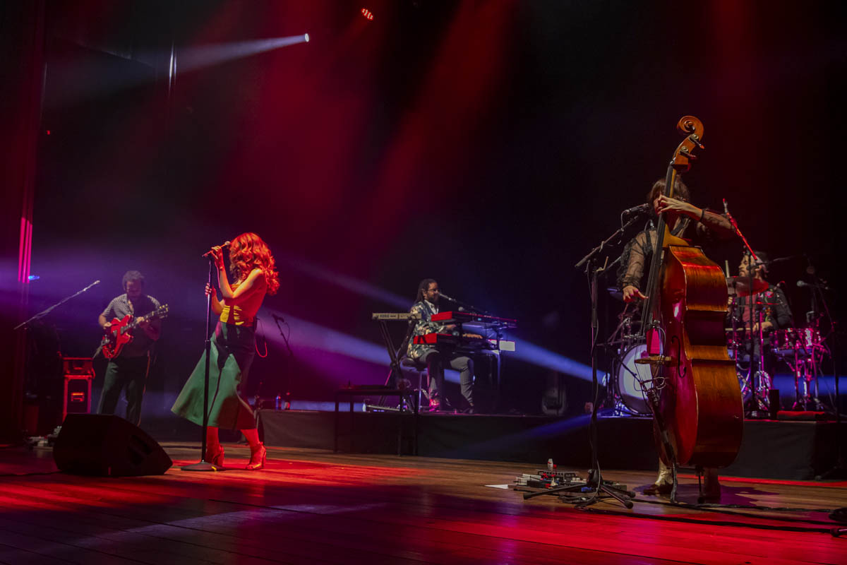 Lake Street Dive @ De Roma, picture 7, photographed by dirk janssens - FrontView Magazine