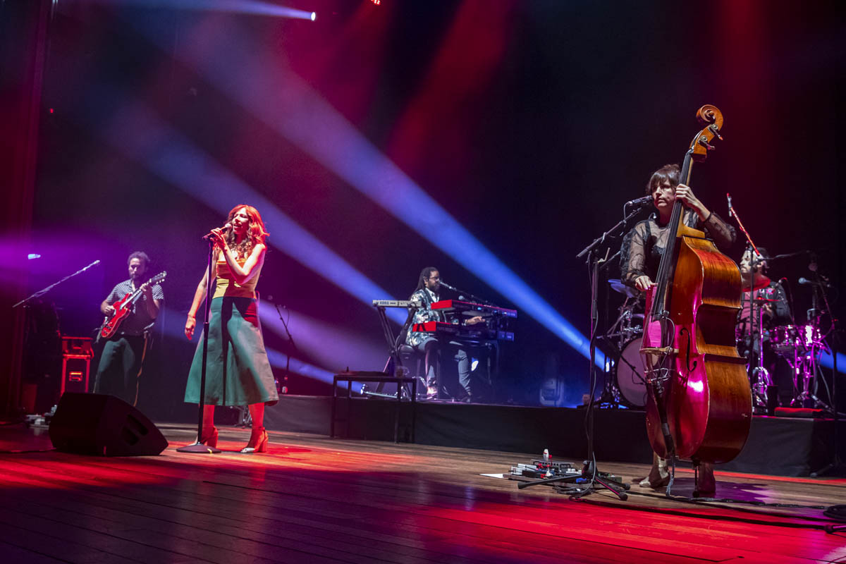 Lake Street Dive @ De Roma, picture 8, photographed by dirk janssens - FrontView Magazine