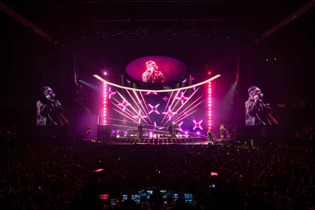 Teddy Swims @ Lotto Arena, picture 5, photographed by Bart Janssens - FrontView Magazine