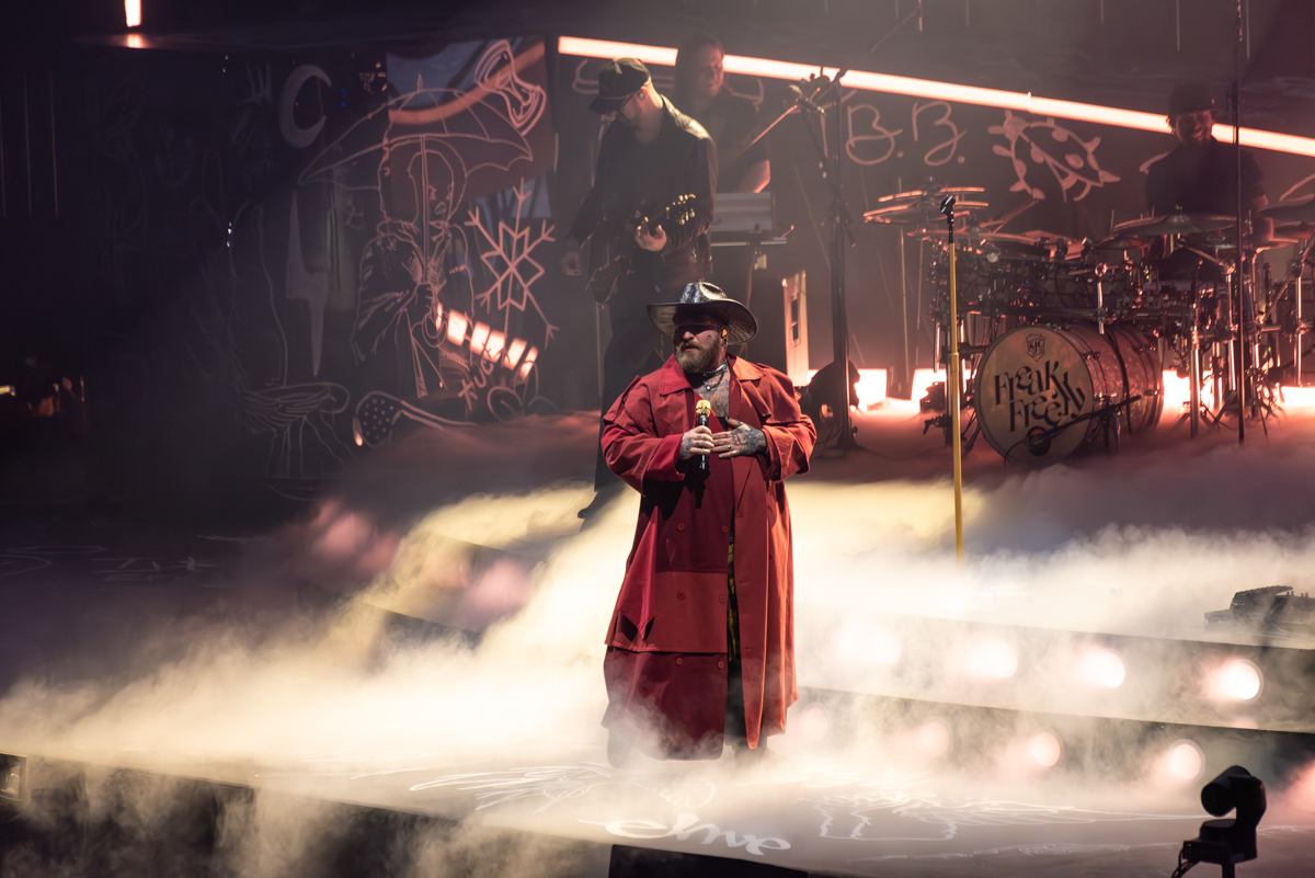 Teddy Swims @ Lotto Arena, picture 25, photographed by Bart Janssens - FrontView Magazine