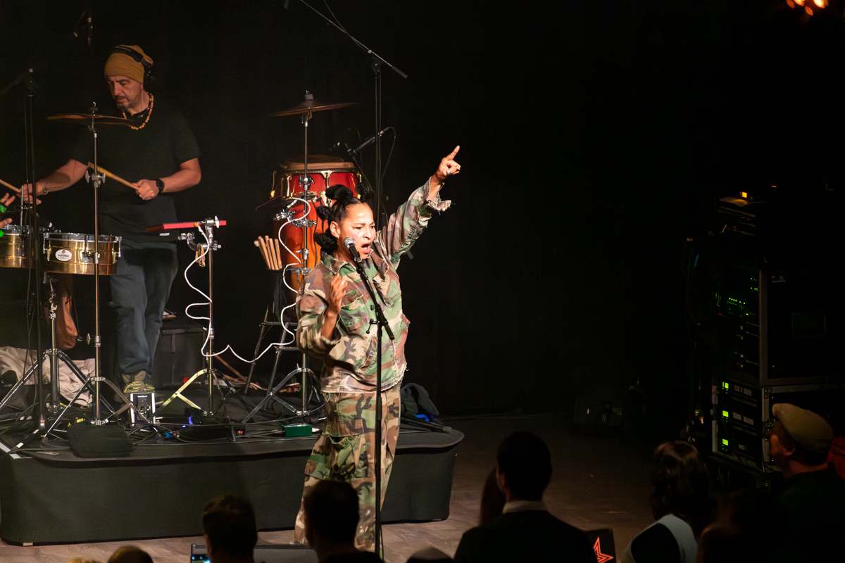 Stereo MC's @ De Casino, picture 21, photographed by Bart Janssens - FrontView Magazine