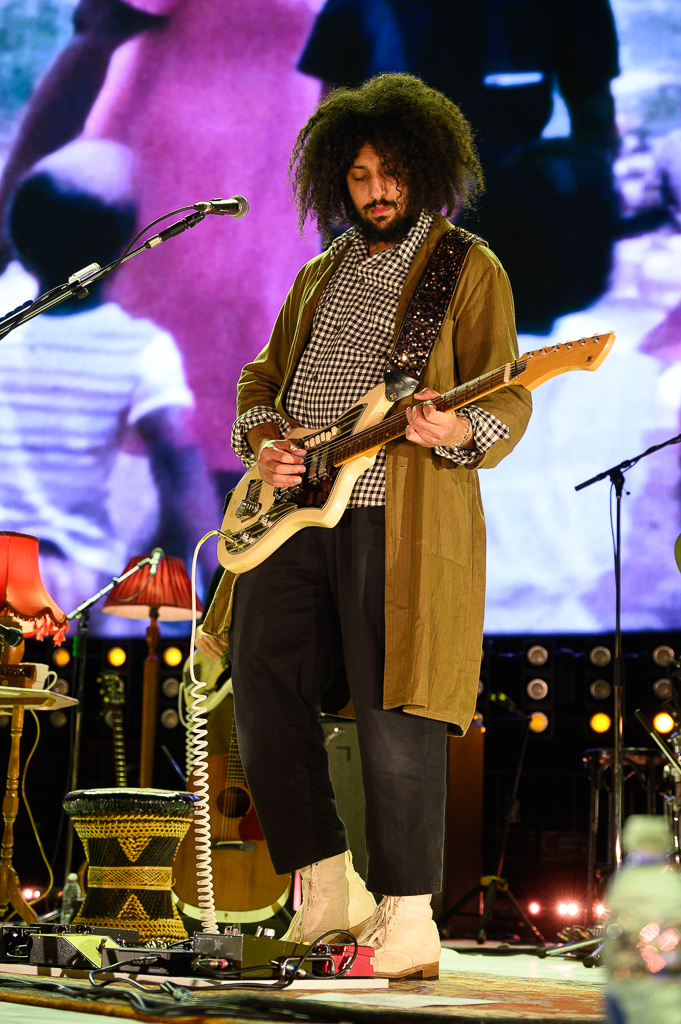 Michael Kiwanuka @ Vorst Nationaal, picture 2, photographed by Gert Daemen - FrontView Magazine