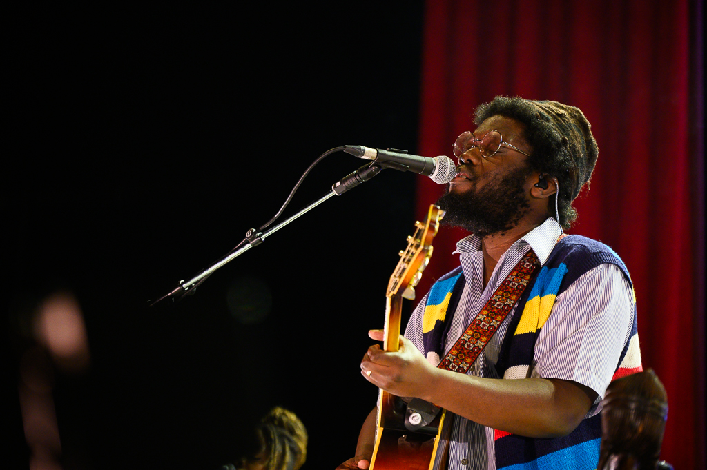 Michael Kiwanuka @ Vorst Nationaal, picture 3, photographed by Gert Daemen - FrontView Magazine