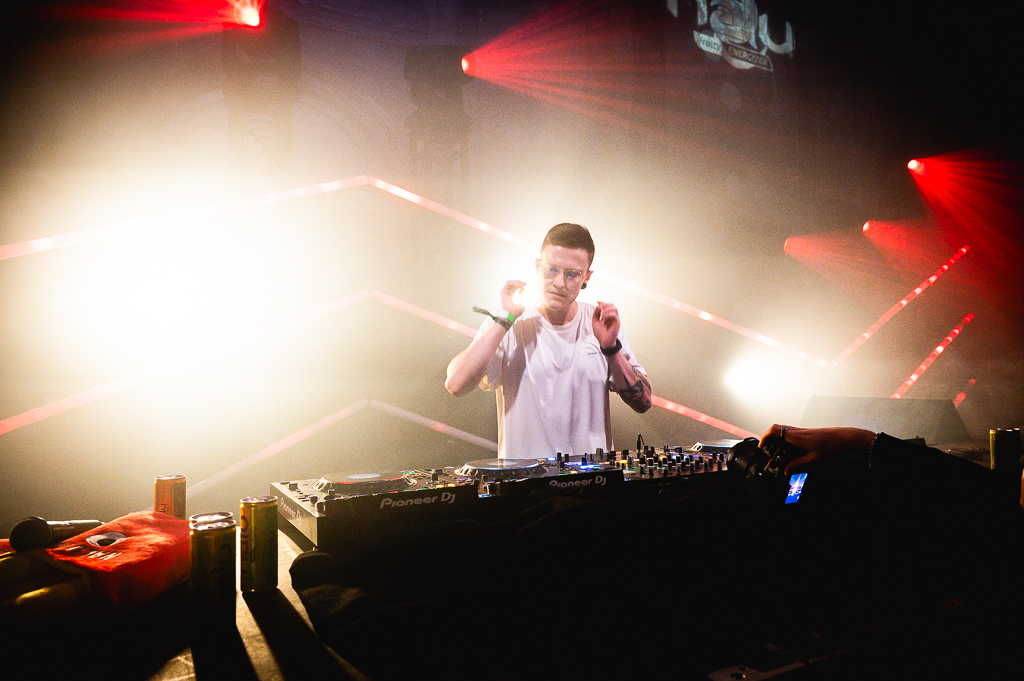 Nalu Netsky Party @ zaal Athena, picture 3, photographed by Gert Daemen - FrontView Magazine