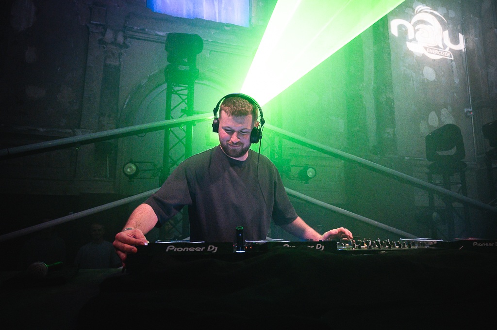 Nalu Netsky Party @ zaal Athena, picture 8, photographed by Gert Daemen - FrontView Magazine