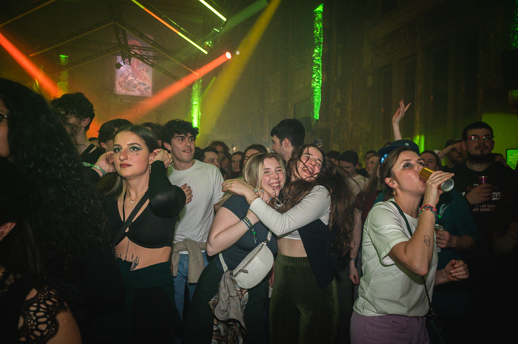 Nalu Netsky Party @ zaal Athena, picture 9, photographed by Gert Daemen - FrontView Magazine