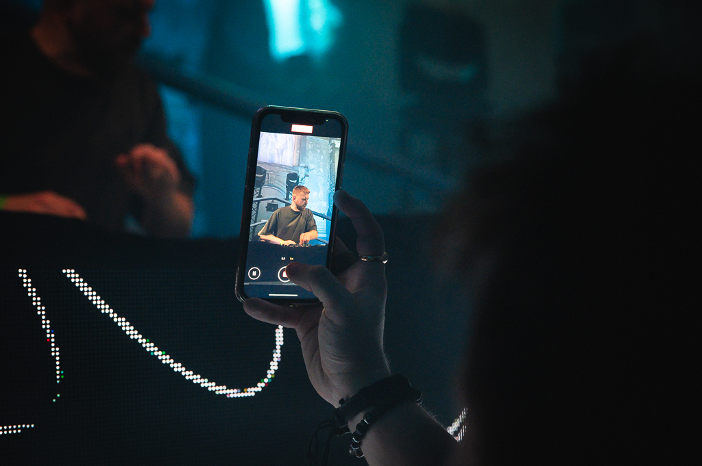 Nalu Netsky Party @ zaal Athena, picture 11, photographed by Gert Daemen - FrontView Magazine
