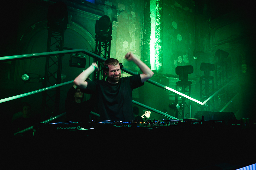 Nalu Netsky Party @ zaal Athena, picture 16, photographed by Gert Daemen - FrontView Magazine