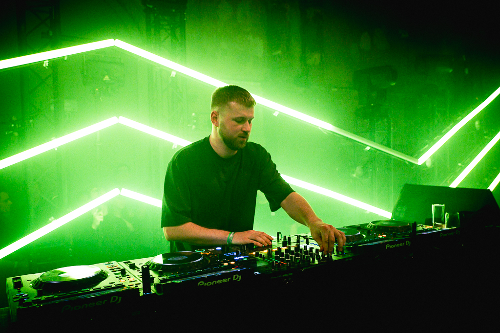 Nalu Netsky Party @ zaal Athena, picture 20, photographed by Gert Daemen - FrontView Magazine