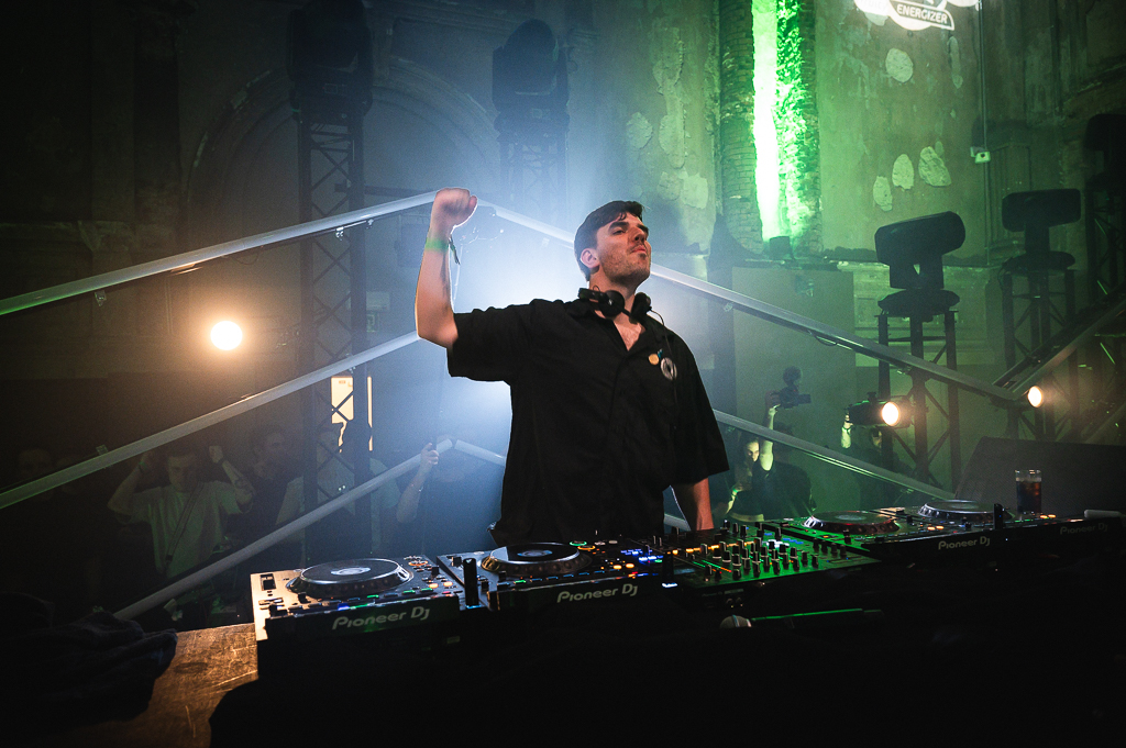 Nalu Netsky Party @ zaal Athena, picture 35, photographed by Gert Daemen - FrontView Magazine