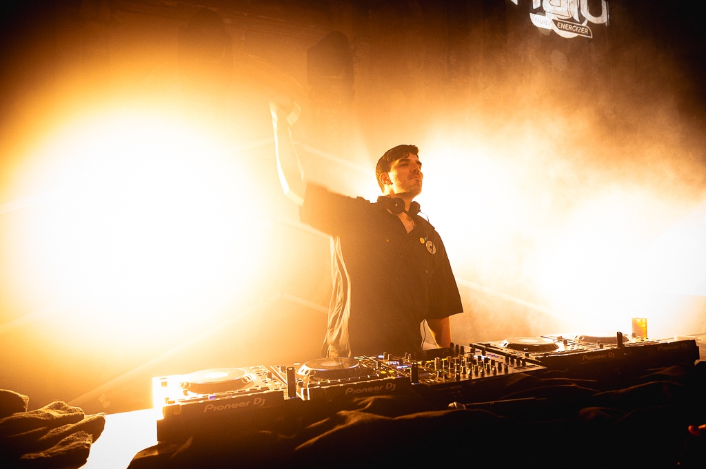 Nalu Netsky Party @ zaal Athena, picture 37, photographed by Gert Daemen - FrontView Magazine