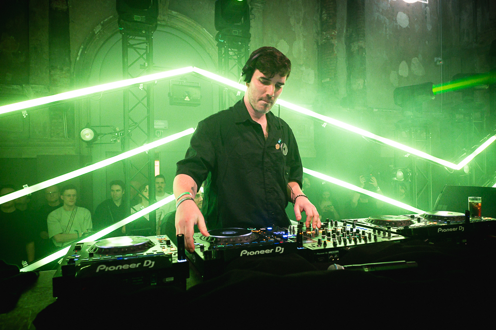 Nalu Netsky Party @ zaal Athena, picture 39, photographed by Gert Daemen - FrontView Magazine