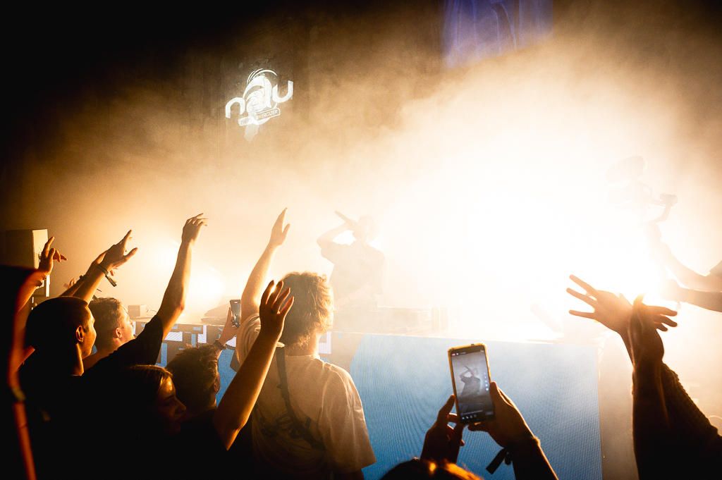 Nalu Netsky Party @ zaal Athena, picture 44, photographed by Gert Daemen - FrontView Magazine
